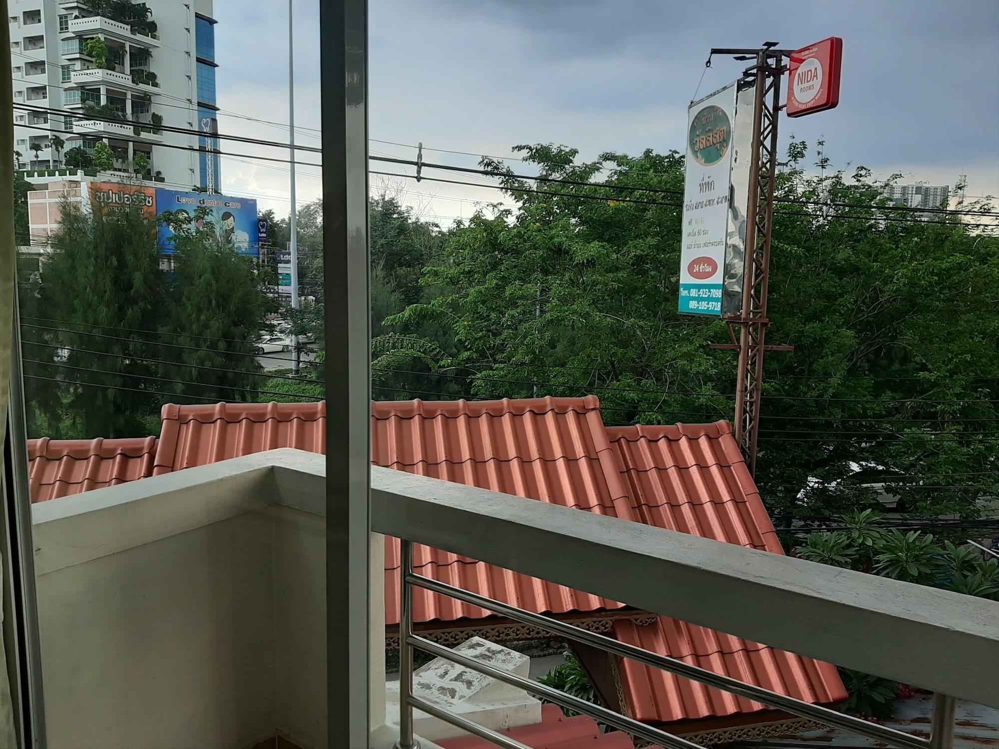 Vanlisut Hotel Ngamwongwan Nonthaburi Exterior photo